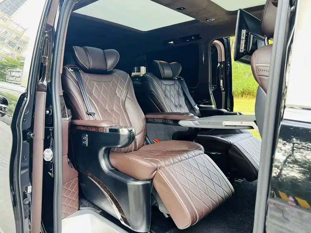 Mercedes-Benz V-Class 2020 — фото 19