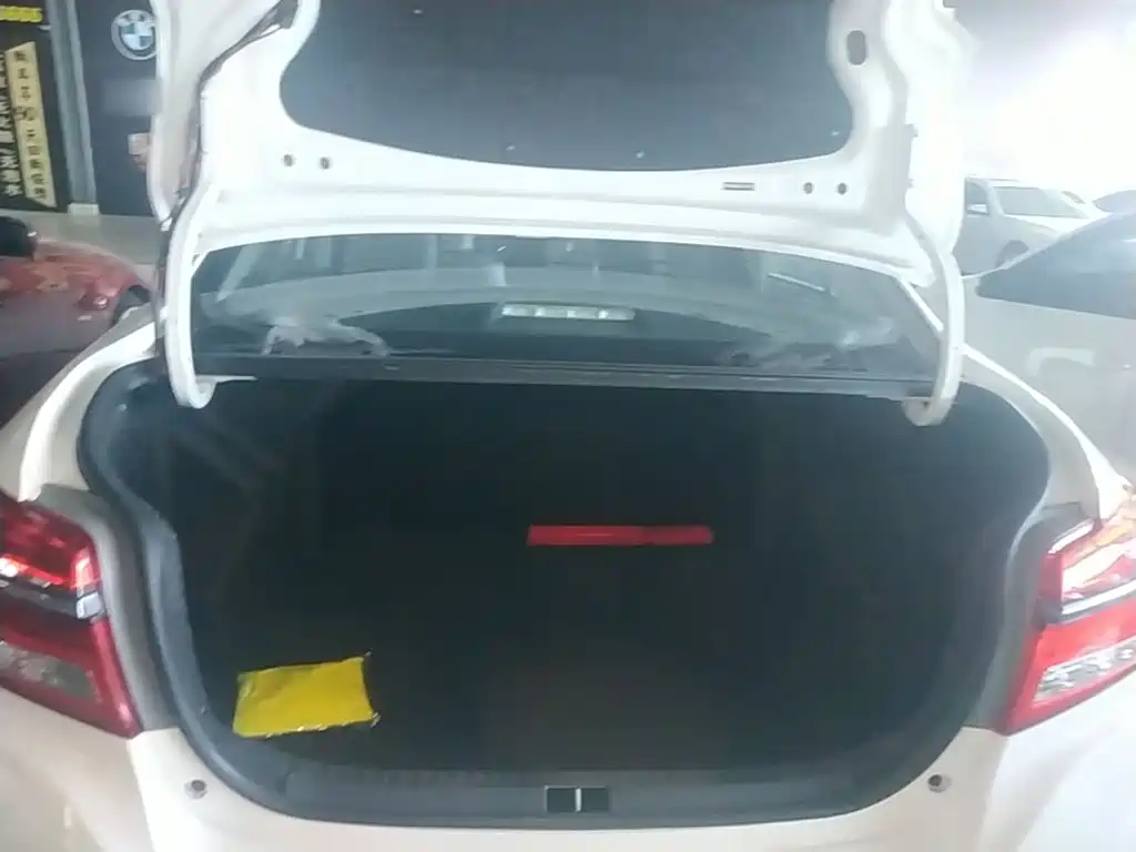 Toyota Yaris L 2020 — фото 19