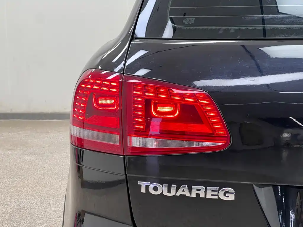 Volkswagen Touareg 2017 — фото 24