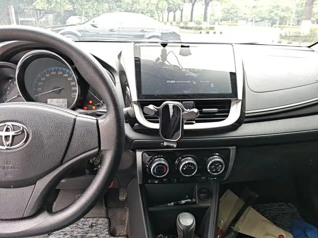 Toyota Yaris L 2018 — фото 13