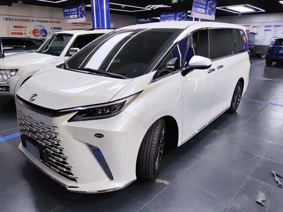 Lexus LM 2026