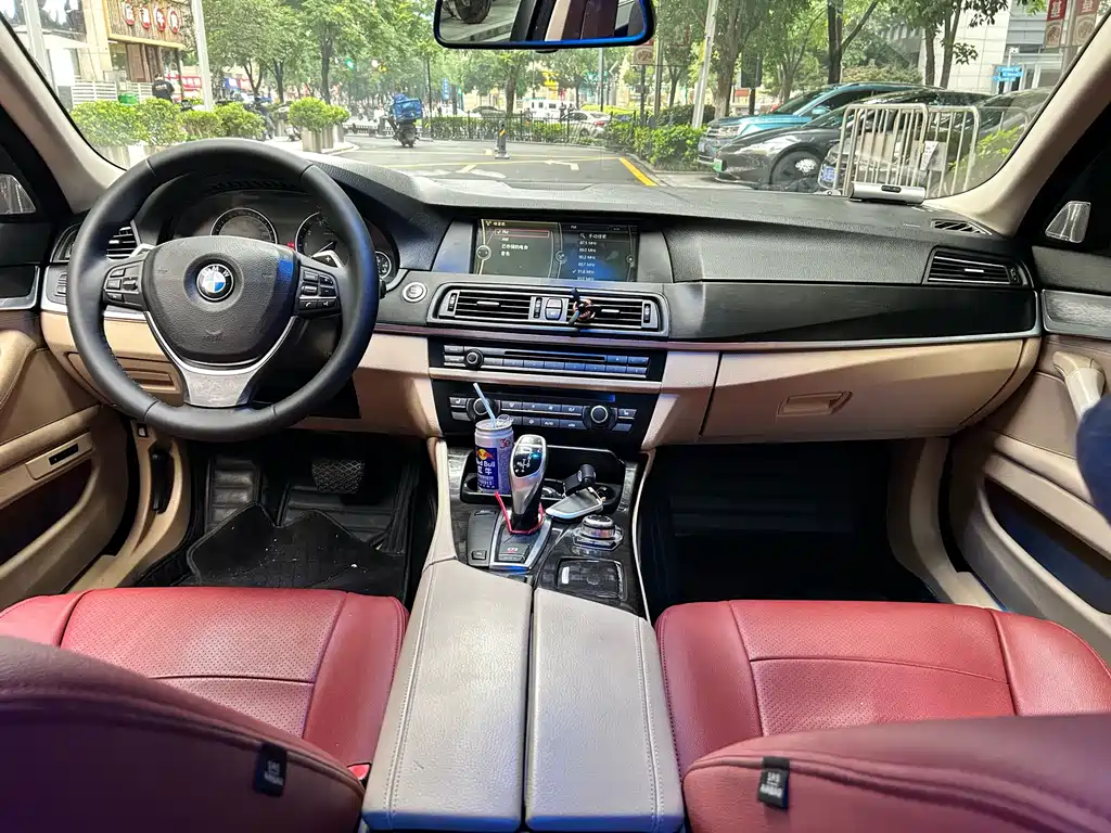 BMW 5 Series 2011 — фото 16