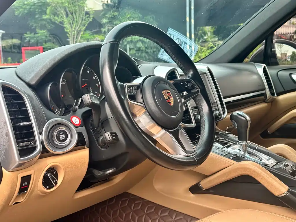 Porsche Cayenne 2017 — фото 10