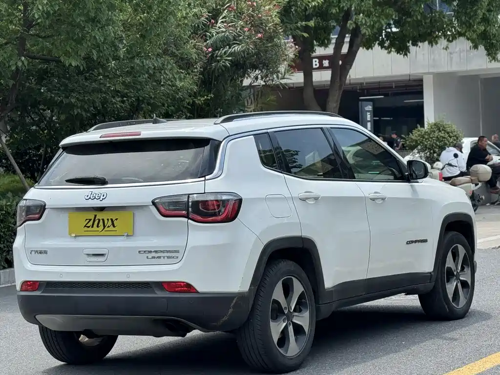 Jeep Compass 2017 — фото 7