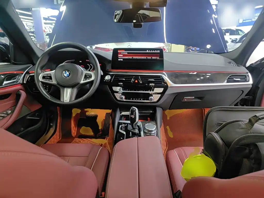 BMW 5 Series 2021 — фото 10