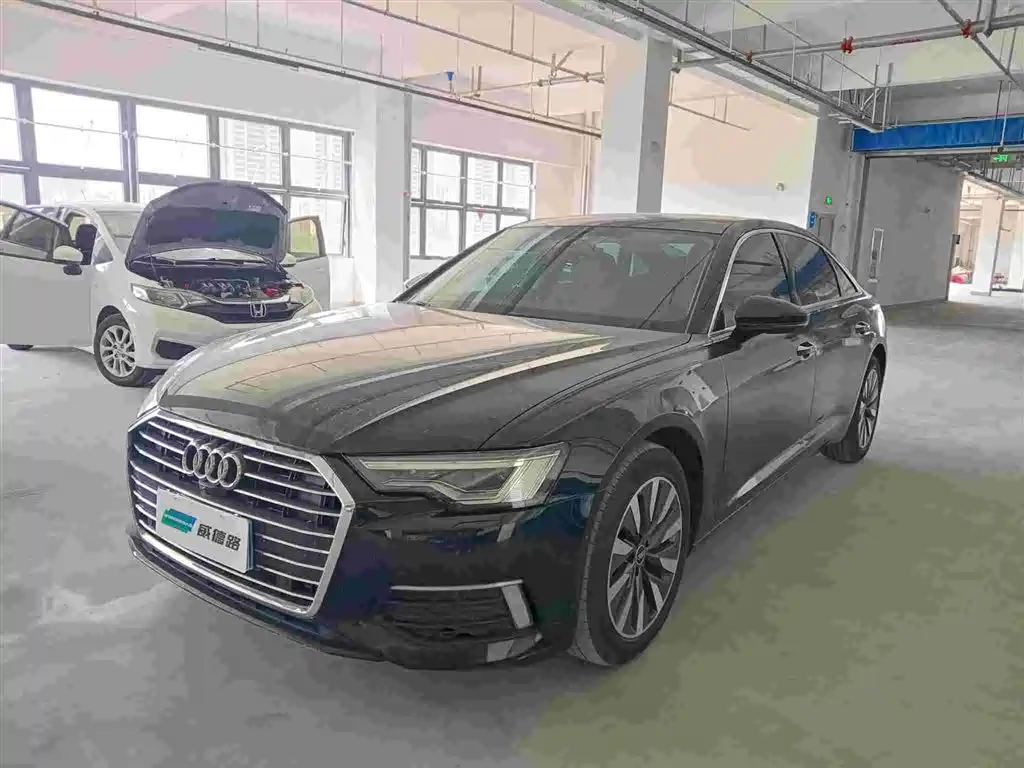 Audi A6L 2022 — фото 1
