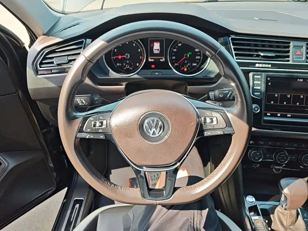 Volkswagen Tiguan L 2017 — фото 11