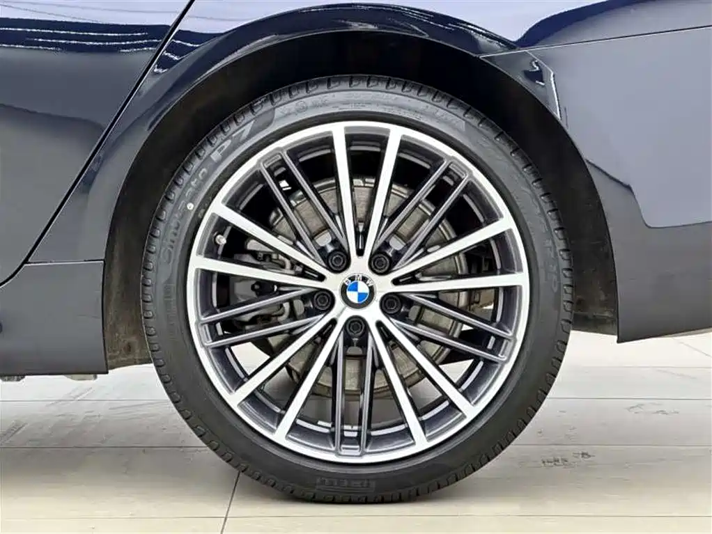 BMW 5 Series 2020 — фото 17