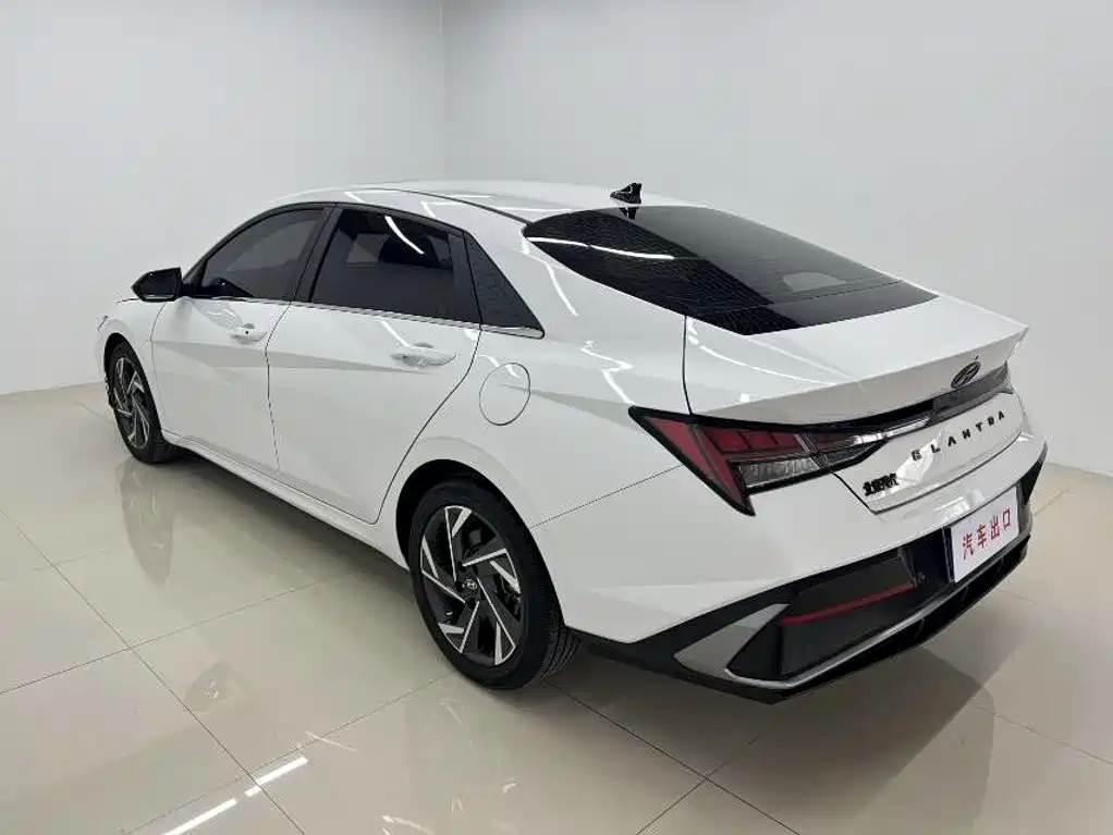 Hyundai Elantra 2024