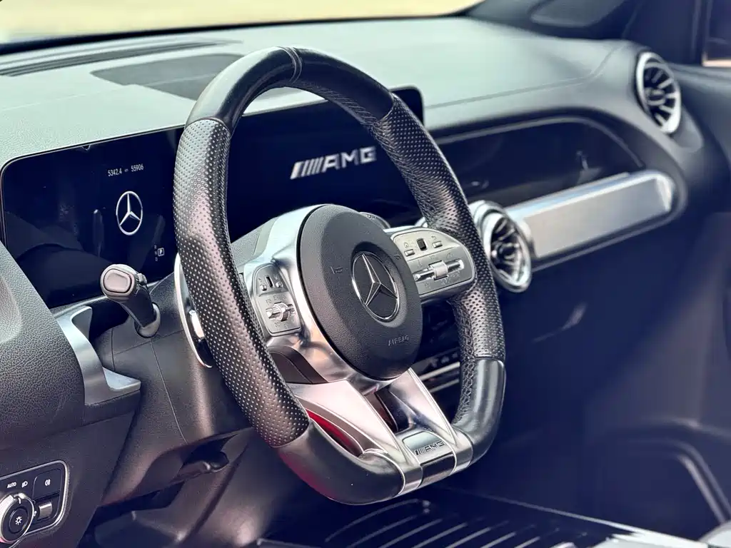 Mercedes-Benz GLB AMG 2022 — фото 20