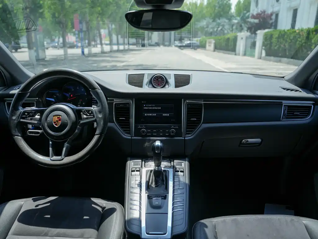 Porsche Macan 2017 — фото 16