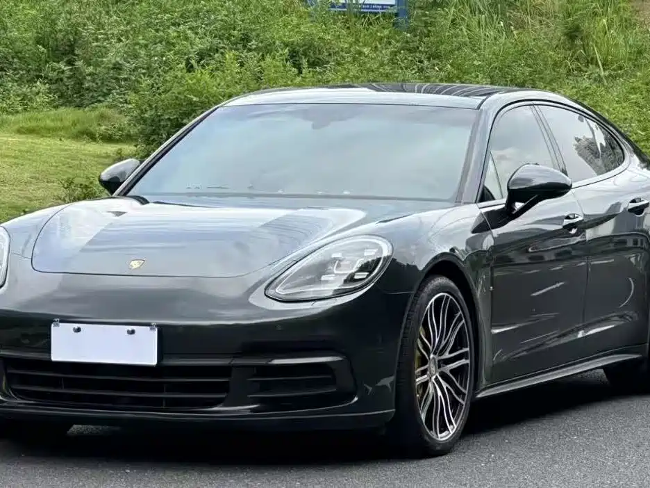Porsche Panamera 2017 — фото 1