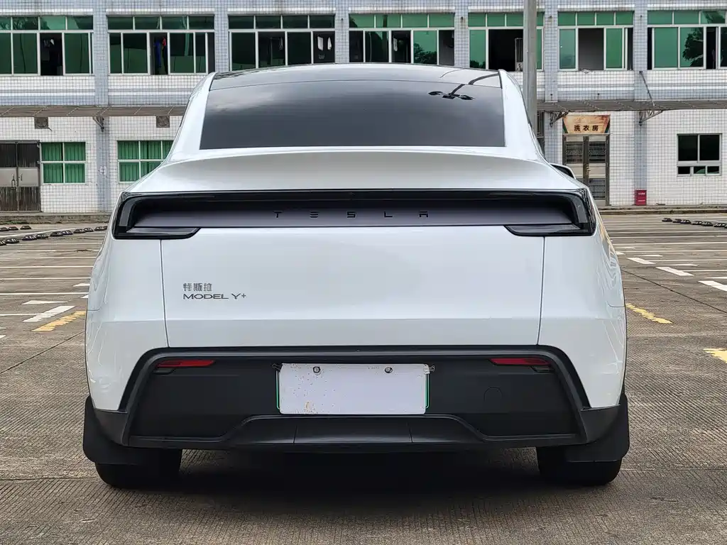 Tesla Model Y 2026 — фото 15