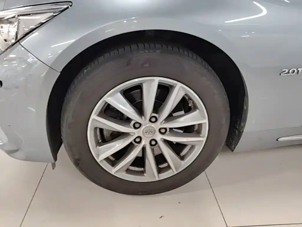 Infiniti Q50L 2017 — фото 17