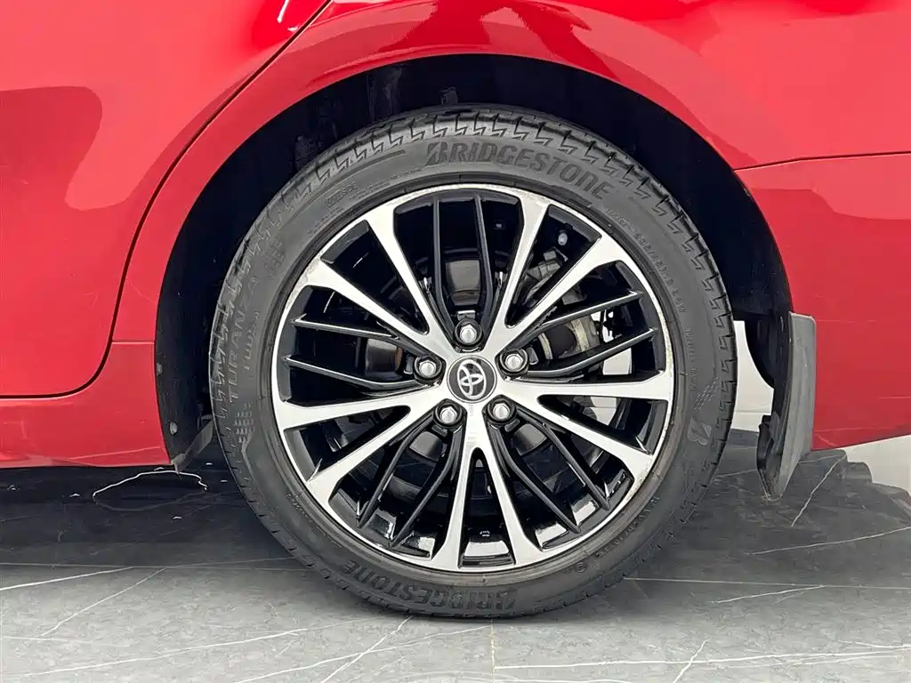 Toyota Camry 2018 — фото 21