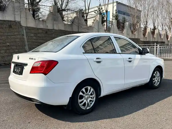 Changan Yuexiang V3 2015