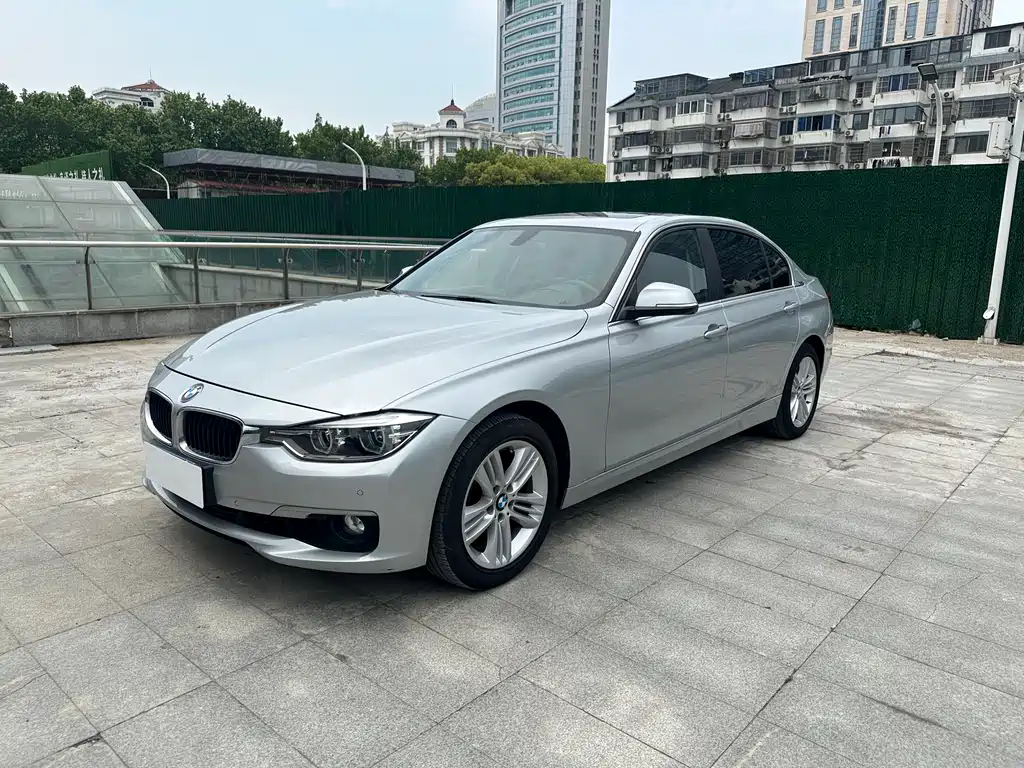 BMW 3 Series 2018 — фото 1