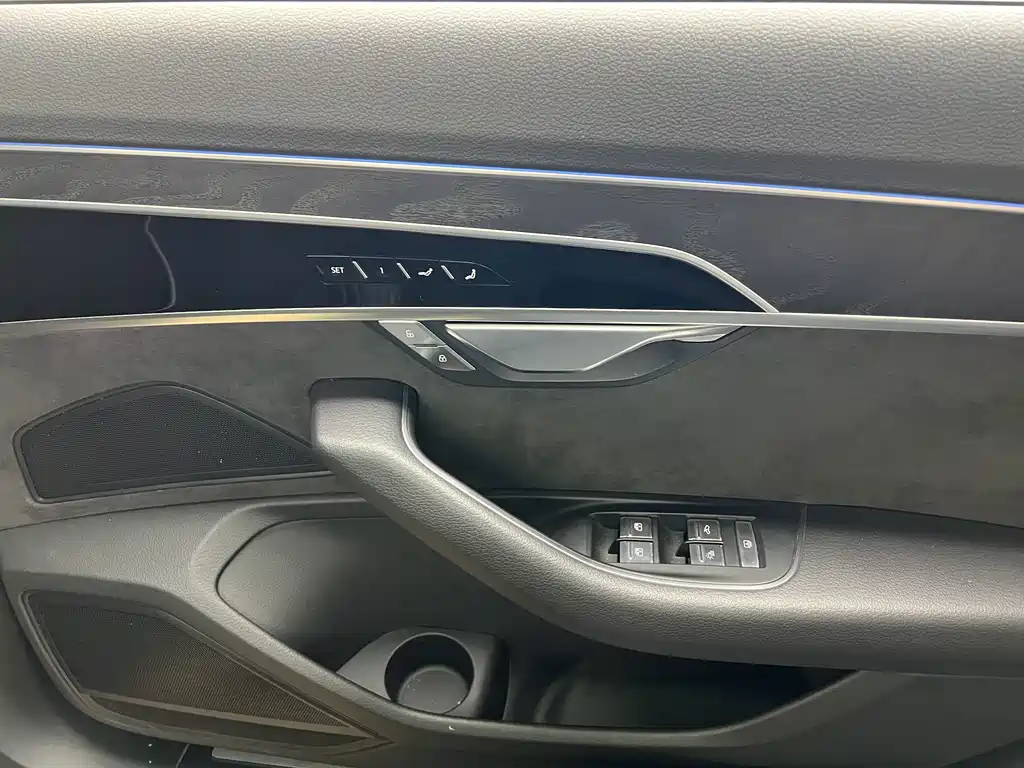 Audi A8 2021 — фото 20