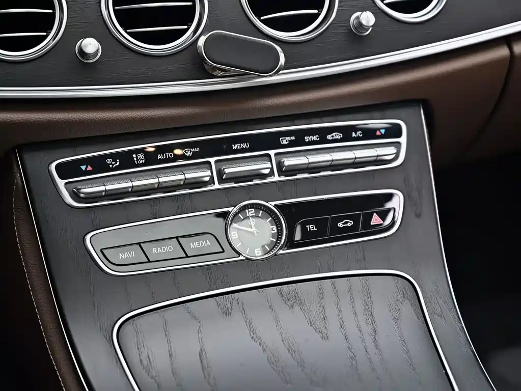 Mercedes-Benz E-Class 2020 — фото 13