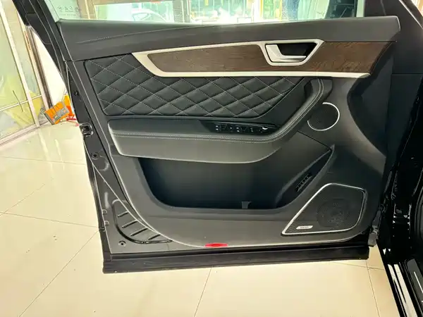 Hongqi HS7 2020