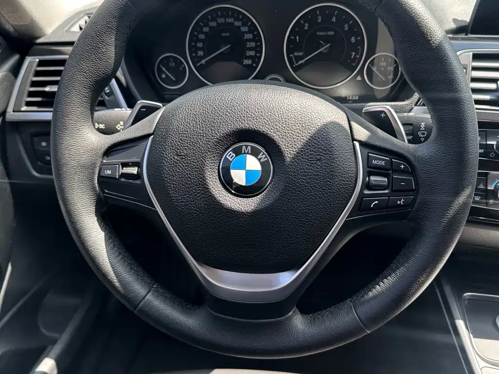 BMW 3 Series 2016 — фото 11
