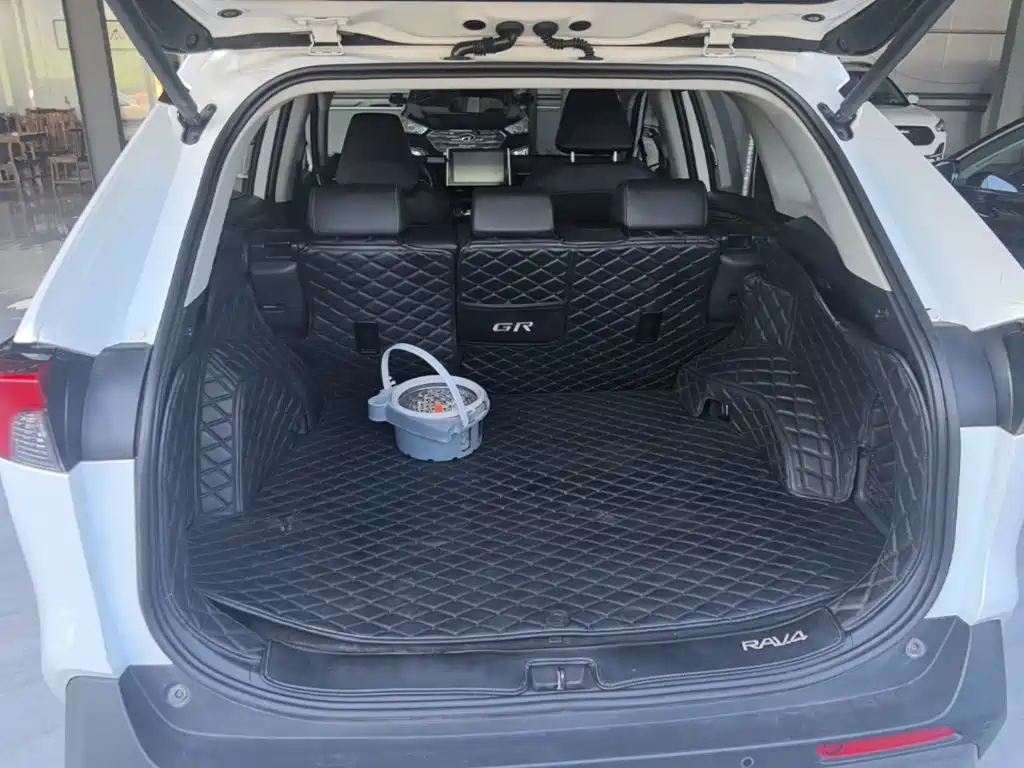 Toyota RAV4 2021 — фото 19