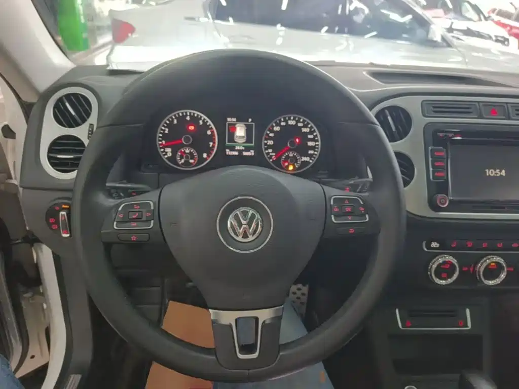 Volkswagen Tiguan 2016 — фото 11
