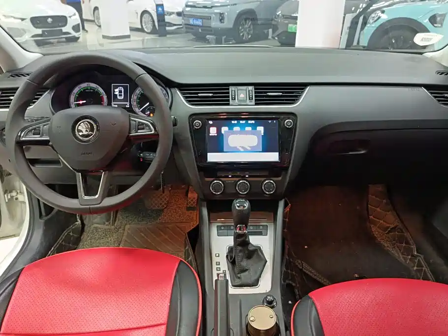 Skoda Octavia 2019 — фото 12