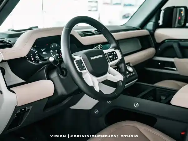 Land Rover Defender 2023