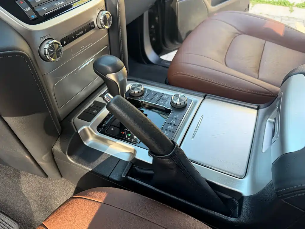 Toyota Land Cruiser 2020 — фото 19