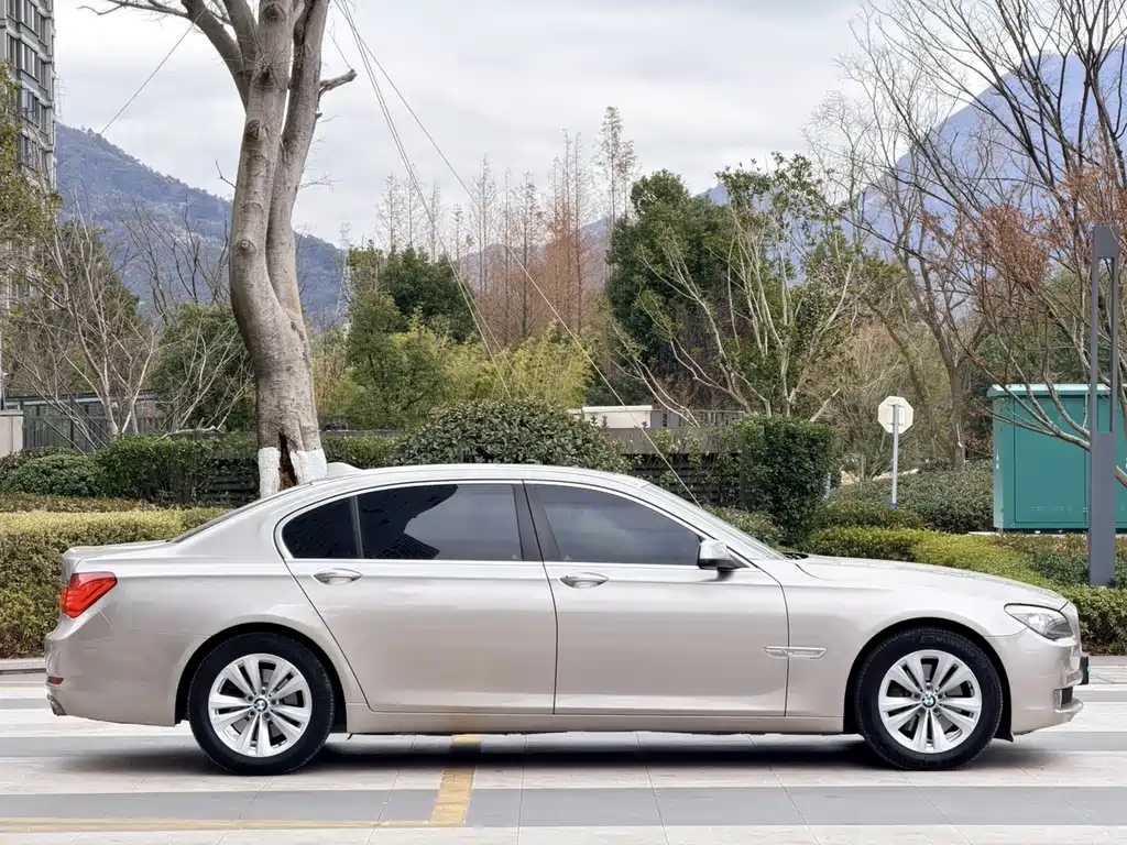 BMW 7 Series 2012 — фото 12