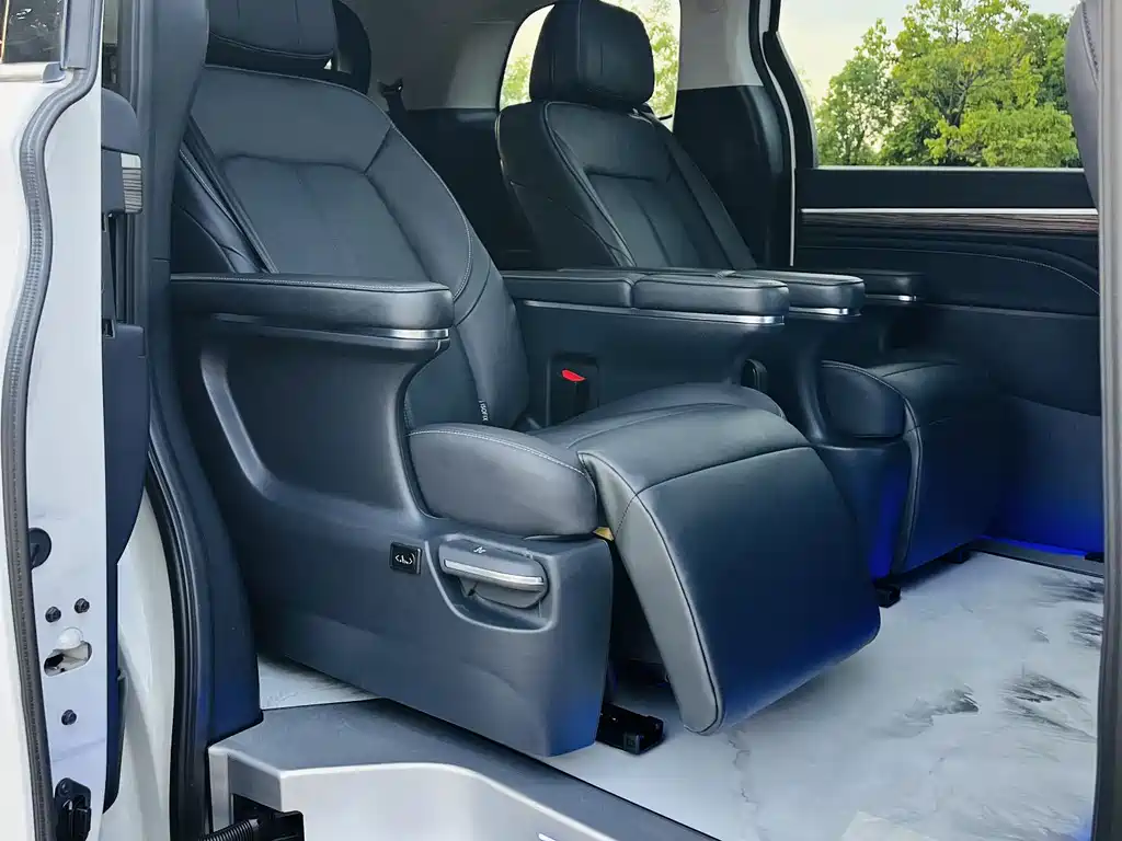 GAC Motor Trumpchi M8 2021 — фото 3