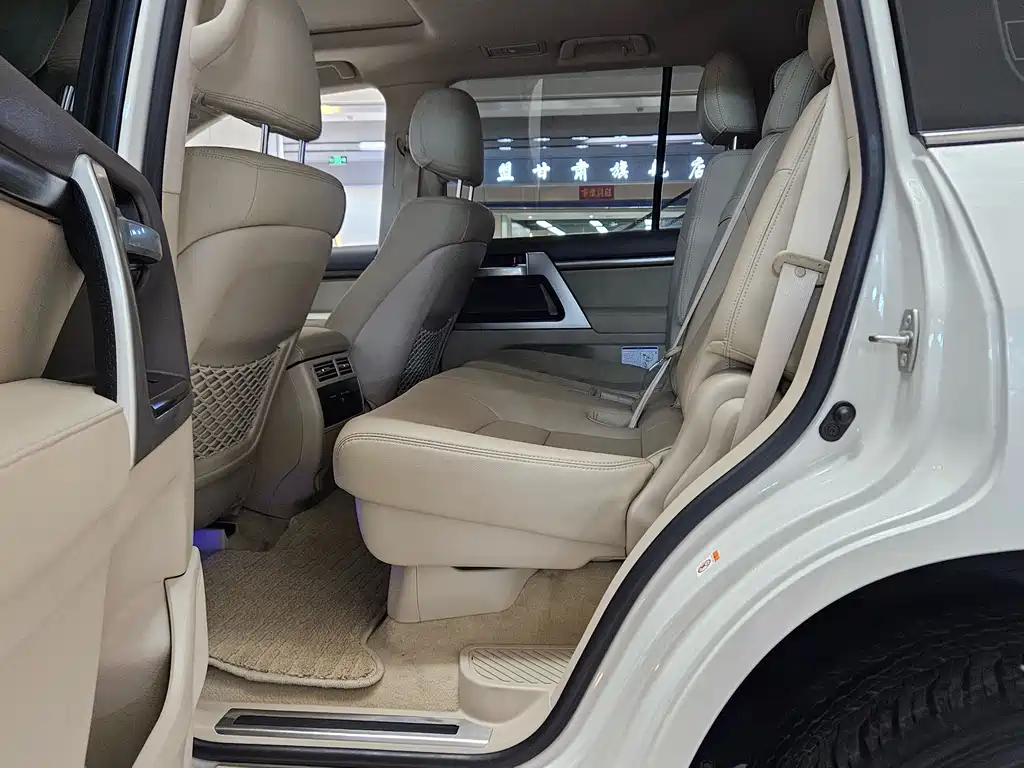 Toyota Land Cruiser 2020 — фото 12