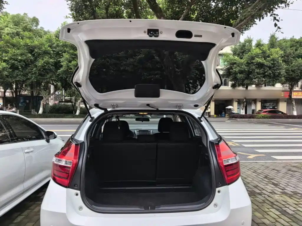 Toyota Yaris L 2019 — фото 19