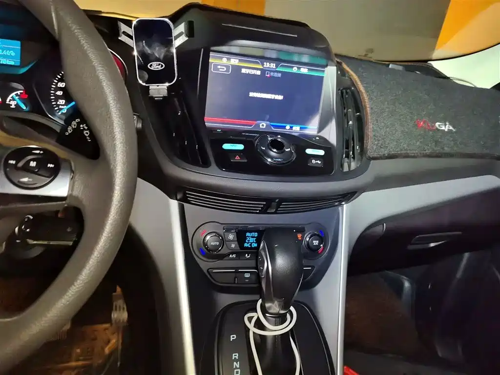 Ford Kuga 2015 — фото 9