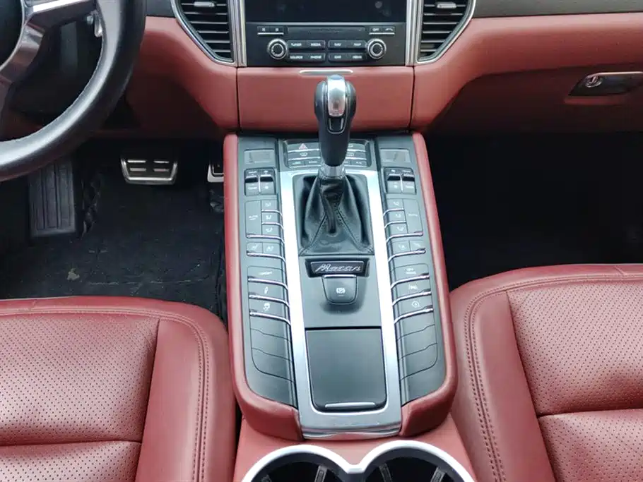 Porsche Macan 2018 — фото 16
