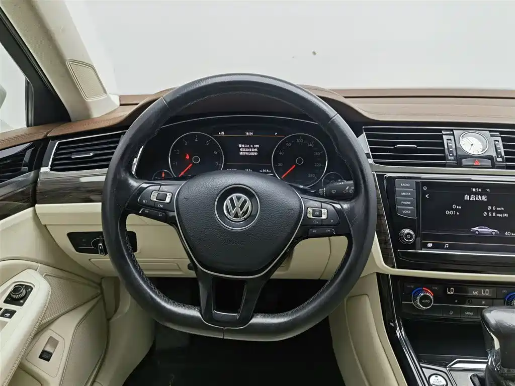 Volkswagen Phideon 2017 — фото 11