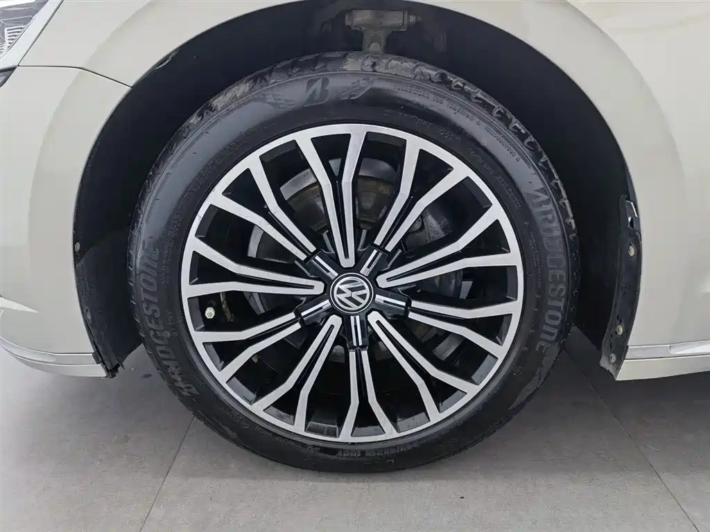 Volkswagen Phideon 2017 — фото 17