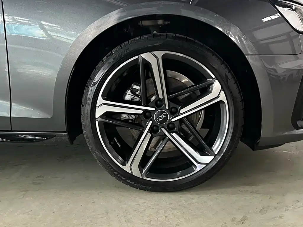 Audi A4L 2025 — фото 15