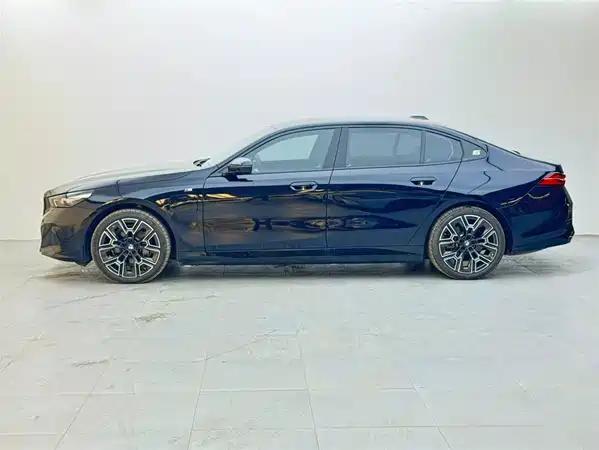 BMW i5 2025