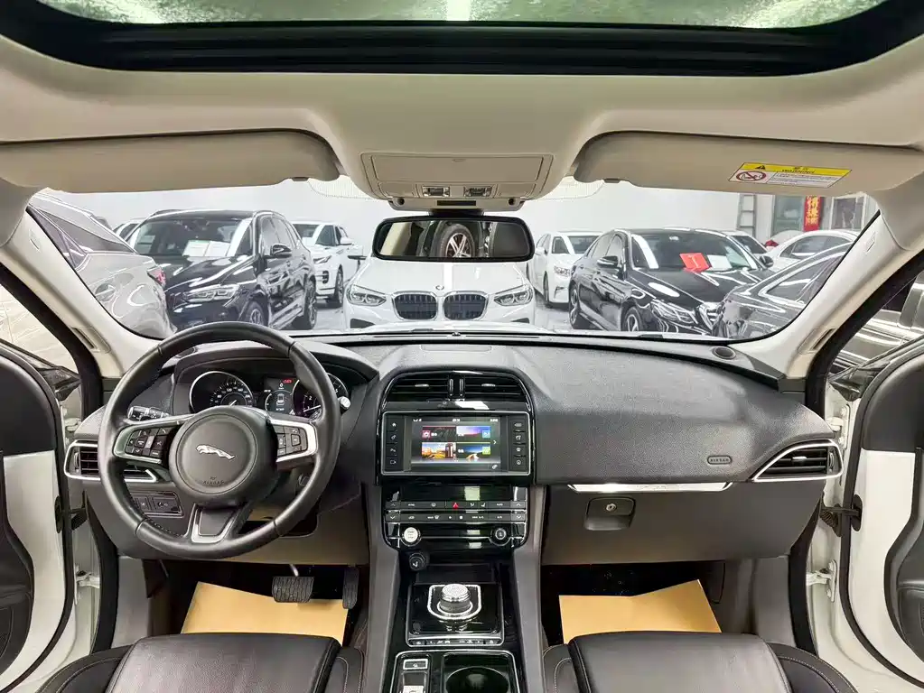 Jaguar F-PACE 2018 — фото 9
