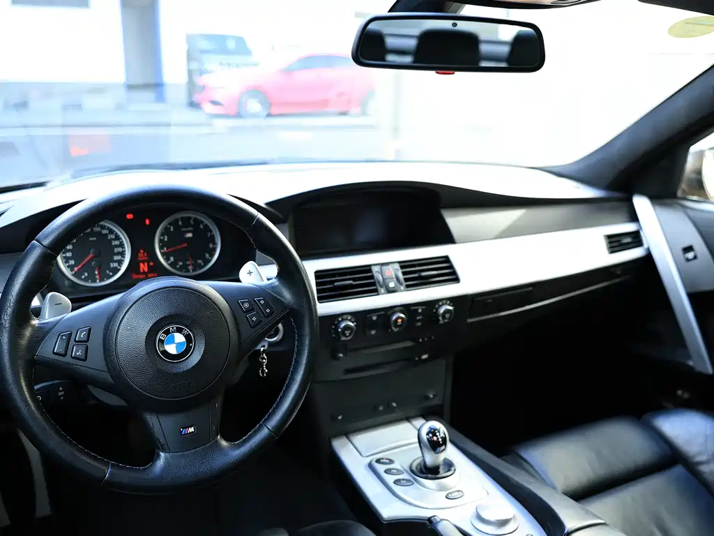 BMW M5 2005 — фото 15