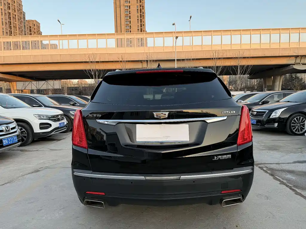 Cadillac XT5 2018 — фото 9