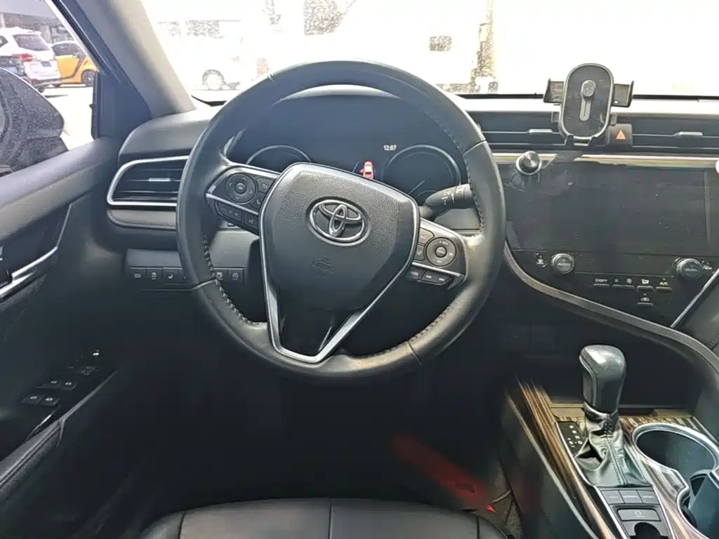 Toyota Camry 2021 — фото 17