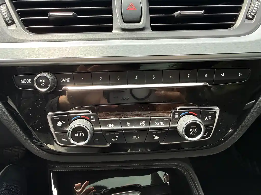 BMW 1 Series 2017 — фото 15