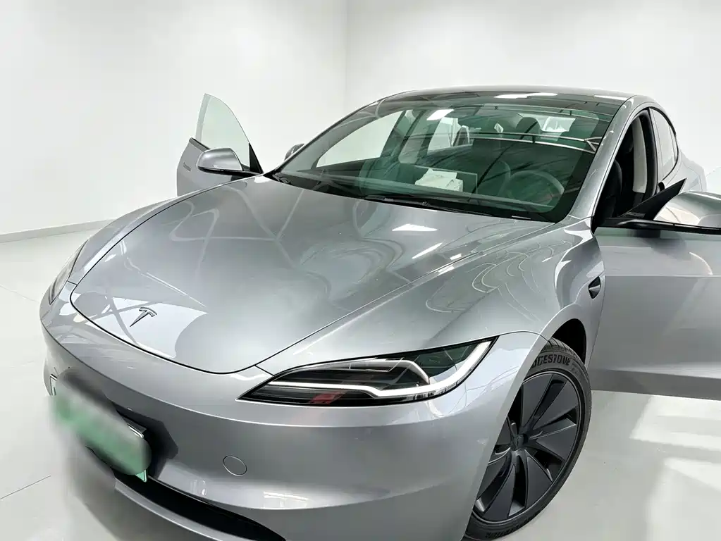 Tesla Model 3 2025 — фото 1