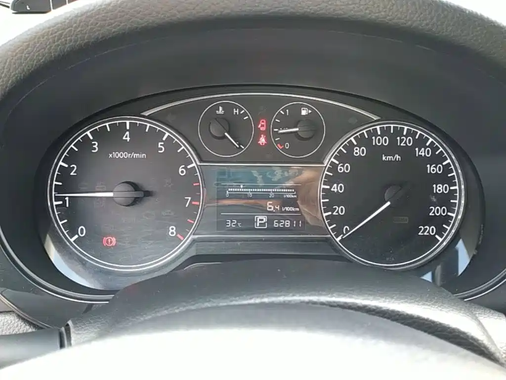 Nissan Tiida 2015 — фото 12