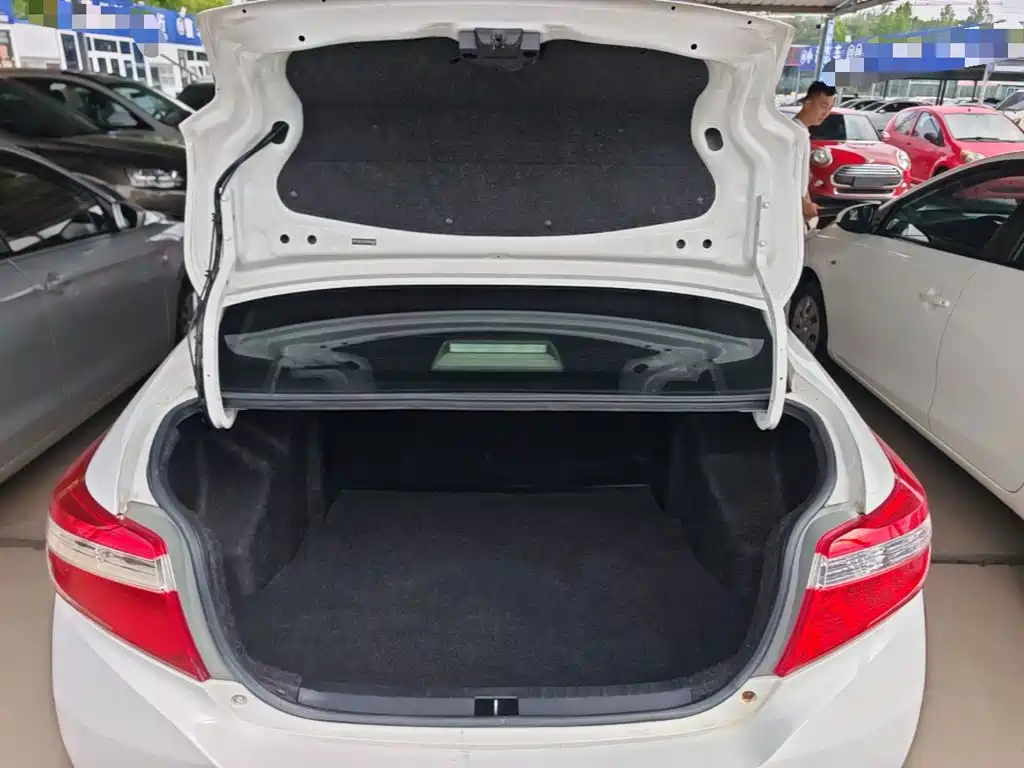 Toyota Vios 2015 — фото 19