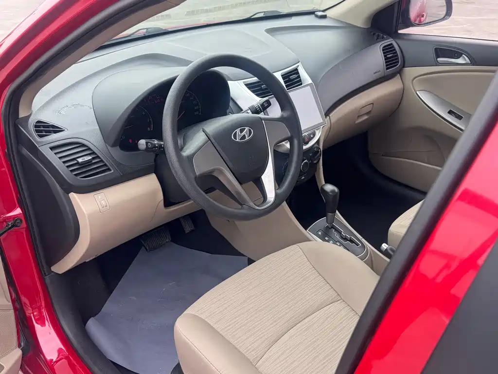 Hyundai Verna 2015 — фото 12