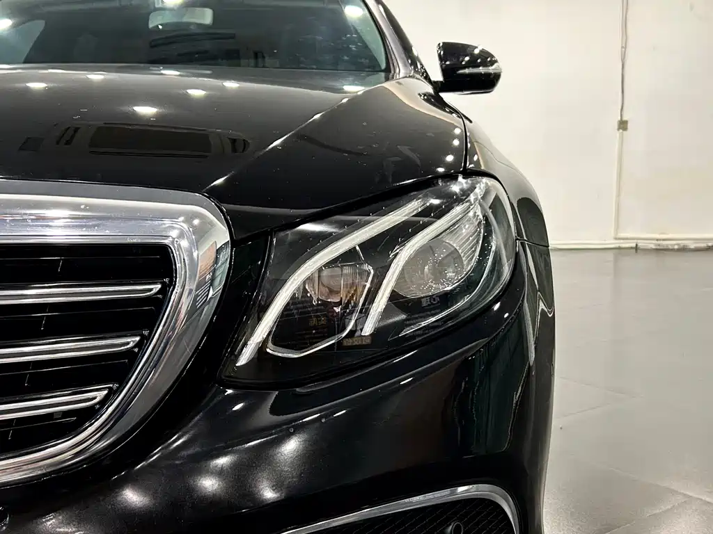 Mercedes-Benz E-Class 2019 — фото 17